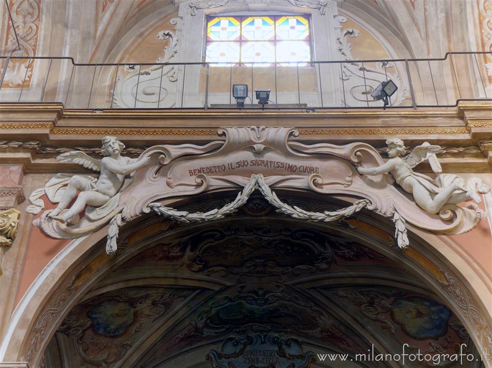 Momo (Novara) - Decorazioni a stucco nella Chiesa della Natività di Maria Vergine